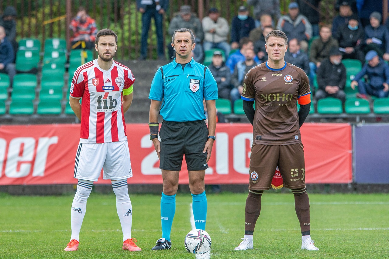 เดมเบเล่คว้ารางวัลนักฟุตบอลชายยอดเยี่ยมแห่งปีของฟีฟ่าประจำปี 2025 ขณะที่บอนมาติได้รับรางวัลนักฟุตบอลหญิงยอดเยี่ยมแห่งปี