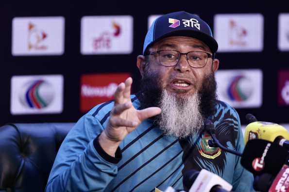 Mushtaq Ahmed calls for calm amongst his spinners on black soil wicket