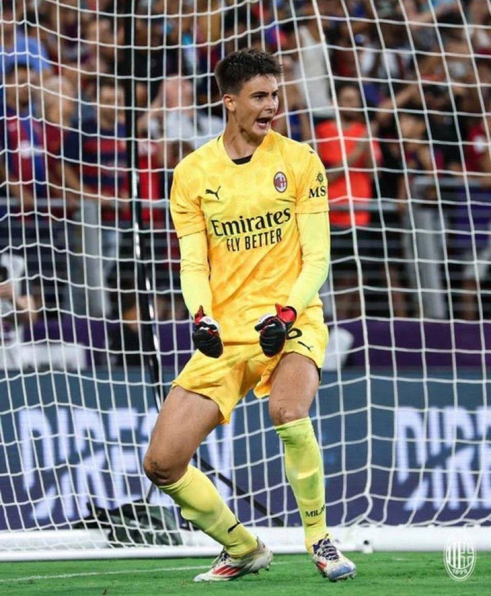 มิลานระบุตัวผู้สืบทอดตำแหน่งที่เป็นไปได้ห้าคนสำหรับเมนญ็อง โดยทอเรียนีไม่พอใจกับบทบาทตัวเลือกที่สามและมีแนวโน้มจะถูกปล่อยยืมตัวเพื่อพัฒนาต่อไป