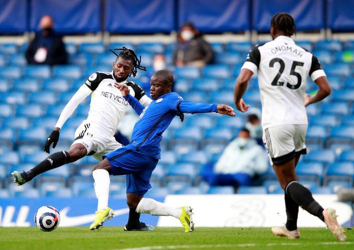 ฟูแล่มต่อสู้เพื่อความอยู่รอดในบ้าน ซันเดอร์แลนด์ลุ้นท็อปโฟร์ในเกมเยือน – การปะทะที่น่าตื่นเต้นพร้อมการโจมตีและการป้องกันที่เข้มข้น _การป้องกัน_ สามทหารเสือ_ แชมเปียนส์ลีก