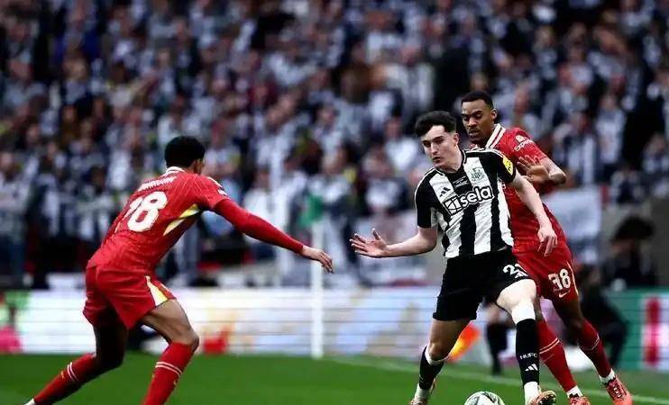 ค่ำคืนอันดุเดือดในวงการฟุตบอลยุโรป: บาร์เซโลน่าพลิกสถานการณ์เอาชนะแอตเลติโก มาดริด, แมนเชสเตอร์ ซิตี้ขยายสถิติชนะติดต่อกันเป็น 19 นัด, ดอร์ทมุนด์ตกรอบการแข่งขันบอลถ้วย _ฮาแลนด์_ _แอตเลติโก มาดริด_ _บาร์เซโลน่า_