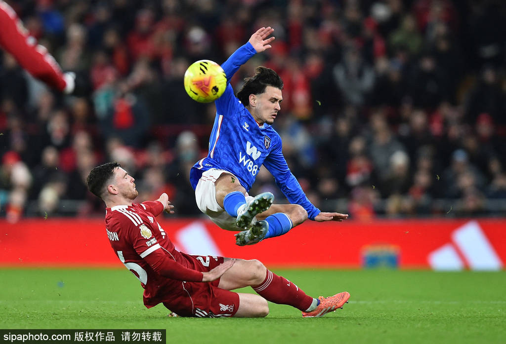 พรีเมียร์ลีก - วิร์ตซ์ทำเข้าประตูตัวเอง, ฟาน ไดค์นำไปสู่การเสียประตู; ลิเวอร์พูล 1-1 ซันเดอร์แลนด์ บริเวณเขตโทษ จุดสูงสุดของโค้ง ซาลาห์