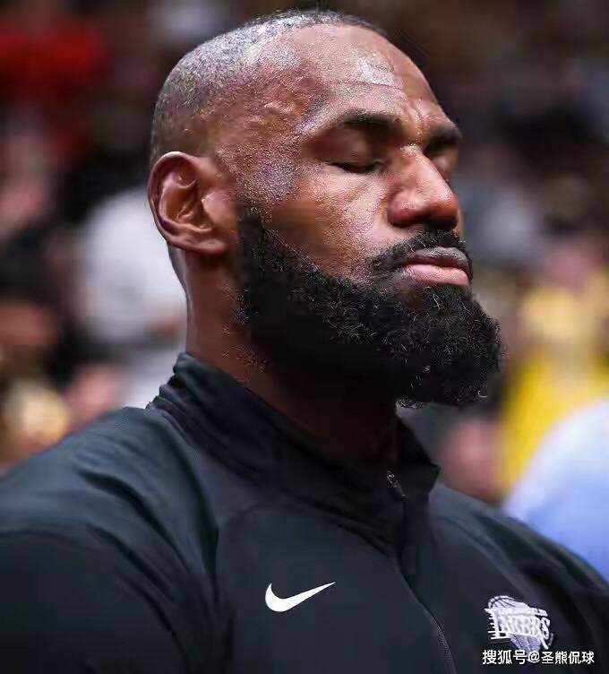 ไม่เคยมีวิธีใดที่โรแมนติกเท่านี้ในการยุติสถิติที่ต่อเนื่องยาวนาน ฟังความคิดเห็นจากนักวิจารณ์สื่อเกี่ยวกับฟาวล์ของเจมส์ เสียงนกหวีด และการปะทะกัน