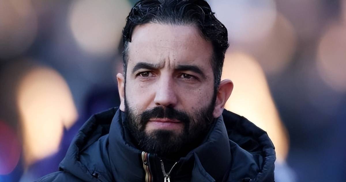 แมนเชสเตอร์ ยูไนเต็ด แสดงสัญญาณของความมั่นคงแต่ยังคงเต็มไปด้วยอันตราย, มิดฟิลด์ชาวโปรตุเกส บรูโน่ แฟร์นันเดส ถูกทาบทามโดยมหาเศรษฐีชาวซาอุดีอาระเบีย, ดาวรุ่งมิดฟิลด์เตรียมย้ายไปเรอัล มาดริด _โคเบ เมโน_ พรีเมียร์ลีก นาโปลี