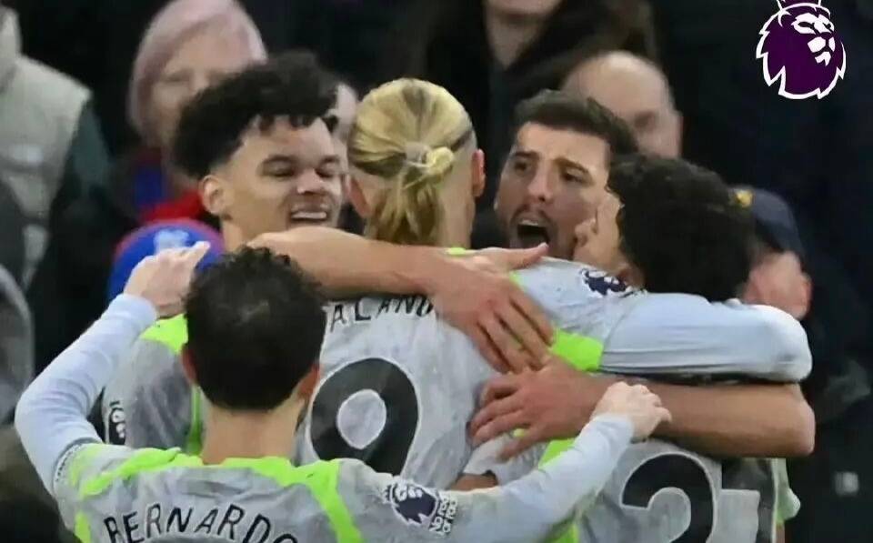 3-0! ชนะติดต่อกันห้าครั้ง! แมนเชสเตอร์ ซิตี้ บุกขึ้นนำที่จ่าฝูง – ช่องว่างในพรีเมียร์ลีกระหว่างทีมที่มีและไม่มีนั้นไม่สามารถข้ามได้จริงหรือ? _กลยุทธ์_ โจมตีโดย โฟเดน