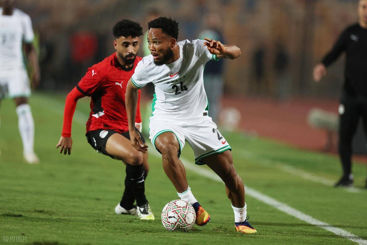 2-1: อียิปต์เฉือนชนะไนจีเรีย แม้ครองบอลเพียง 15% และขาดซาลาห์ จบสถิติไร้ชัยสามนัด อียิปต์_ไนจีเรีย_การแข่งขัน