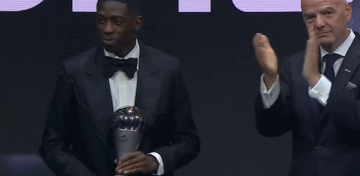 ผู้เล่นคนแรกหลังยุค 90! เดมเบเล่คว้ารางวัลนักเตะยอดเยี่ยมแห่งปีของฟีฟ่า! นักเตะจาก PSG ครอง 6 ตำแหน่งในทีมยอดเยี่ยมแห่งปี จุดประกายการถกเถียง_ประจำปี_เอ็มบัปเป้_นักเตะยอดเยี่ยม