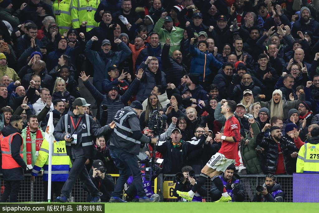 กิมมิคเสื้อยืดของโคเบ มูนิเยร์จุดประเด็นถกเถียง: อนาคตของกองกลางดาวรุ่งแมนเชสเตอร์ ยูไนเต็ดจะเป็นอย่างไร? _อโมลิน_ แมตช์_เพลเยอร์