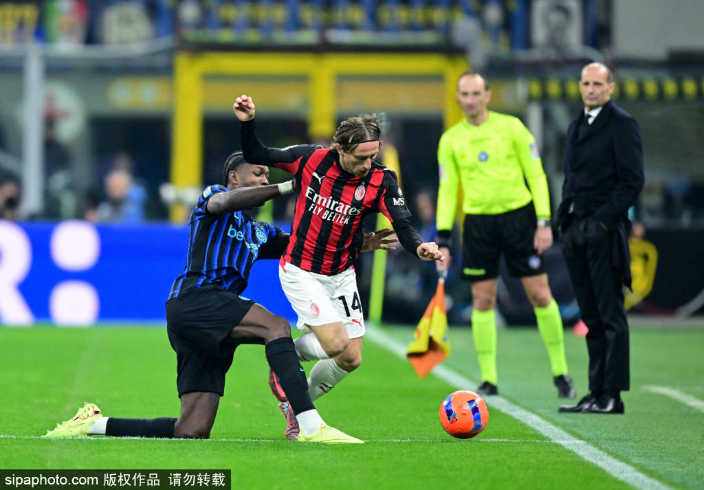 ฮอยลุนด์ทำสองประตู! นาโปลีคว้าชัยชนะ 2-0 เหนือเอซี มิลาน เข้าชิงซูเปอร์คัพ โมดริชลงสนามเป็นตัวสำรองแต่ไม่อาจช่วยทีมรอดพ้นความพ่ายแพ้ _การแข่งขัน_อินเตอร์ มิลาน_กัลโช่ เซเรีย อา