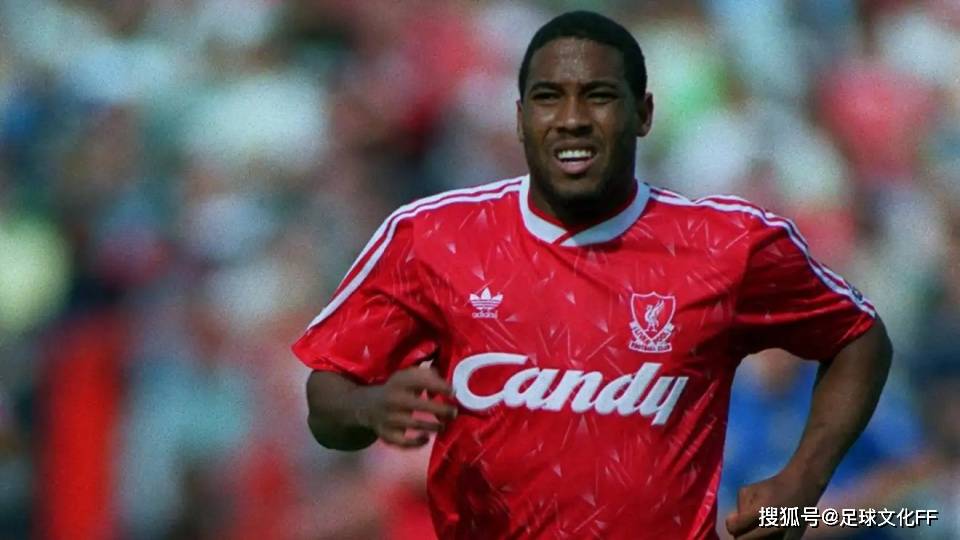 ภาพสปายช็อตเสื้อลิเวอร์พูลเผยสไตล์คลาสสิกแบบแคนดี้_อาดิดาส_จอห์น บาร์นส์_ชุดเหย้า