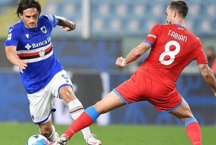 ลอซานน์เปิดบ้านรับการมาเยือนของฟิออเรนติน่า ลอซานน์มีฟอร์มการเล่นในบ้านที่น่าเกรงขาม ขณะที่ฟิออเรนติน่ายังคงไร้ชัยชนะในลีกและแสดงปัญหาด้านแท็คติก คาดว่าผลเสมอหรือชัยชนะแบบเฉียดฉิวจะเป็นของลอซานน์ _ยูโรปาคอนเฟอเรนซ์ลีก_ ฟอร์มการเล่นจากลูกตั้งเตะ