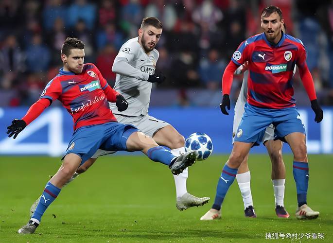 การแข่งขันที่ได้รับความสนใจในยูโรปาคอนเฟอเรนซ์ลีก: ลอซานน์เปิดบ้านรับการมาเยือนของฟิออเรนติน่าที่กำลังประสบปัญหา โดยทีมเยือนจะเน้นเกมรับอย่างแน่นหนาเมื่อต้องเล่นนอกบ้าน