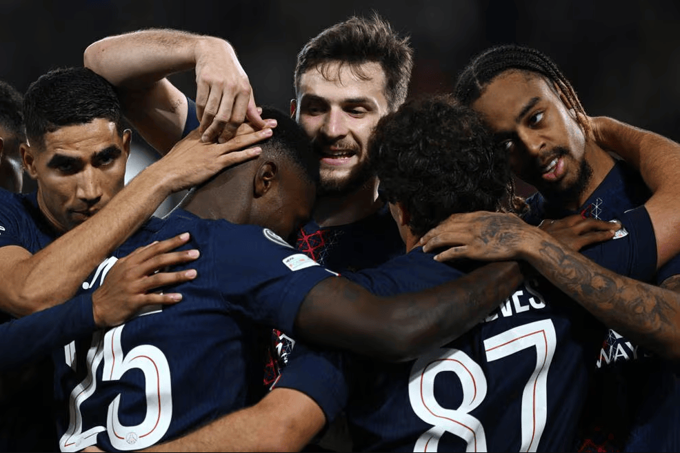 ค่ำคืนแห่งความสนุกสนานของฟุตบอล! ปารีส แซงต์-แชร์กแมง คว้าแชมป์อินเตอร์คอนติเนนตัล คัพ ด้วยชัยชนะ 2-1, แอตเลติโก มาดริด เฉือนชนะ เรอัล มาดริด 3-2 เพื่อผ่านเข้ารอบ, แมนเชสเตอร์ ซิตี้ คว้าชัยชนะ 2-0 เพื่อเข้าสู่รอบรองชนะเลิศ_ฤดูกาล_แซงต์-แชร์กแมง_ฟลาเมงโก้