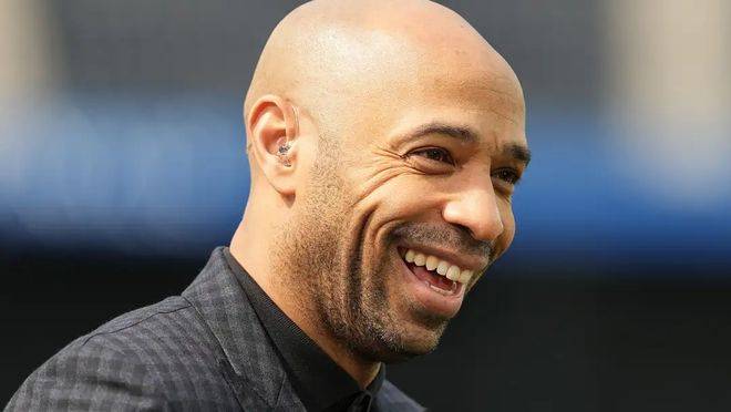 ตำนานอาร์เซนอลเมินสโมสรเก่า! เฮนรี่ประกาศผู้จัดการทีมและนักเตะยอดเยี่ยมพรีเมียร์ลีก: เอเมรี่, เอคิติ, แมนเชสเตอร์ ซิตี้