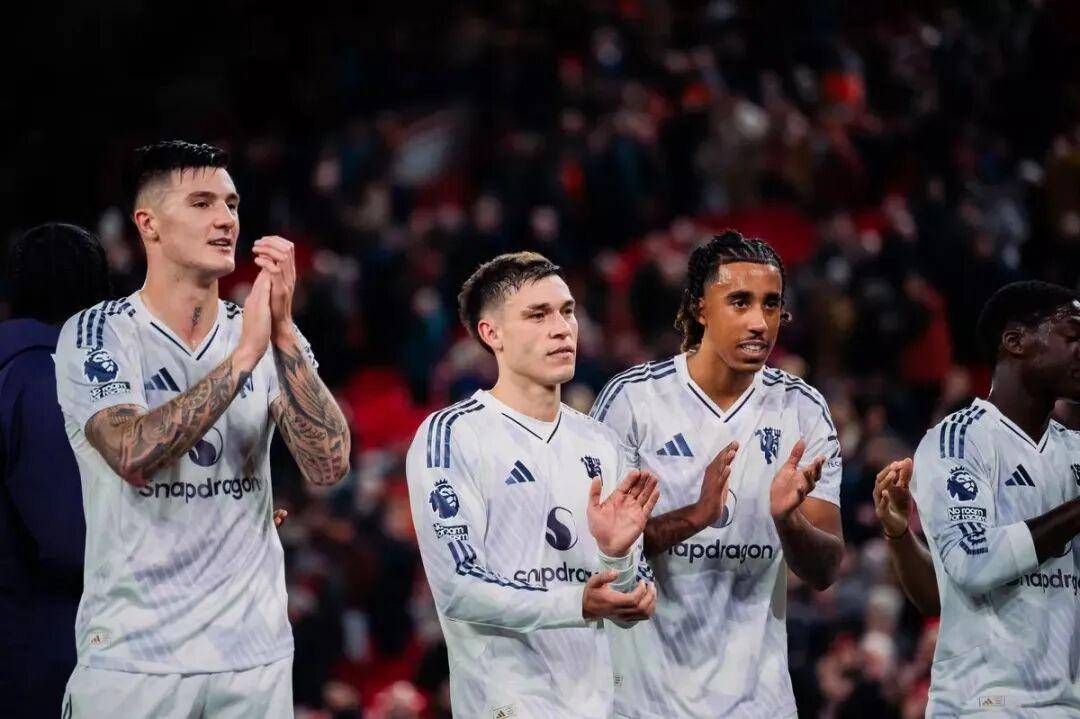 50 ล้านปอนด์สูญเปล่า? กองกลางของยูไนเต็ดลงเล่นเพียง 13 นาทีในห้าเกม – ออกจากทีมในช่วงฤดูหนาวหรือโอกาสสุดท้ายที่จะพิสูจน์ตัวเอง?