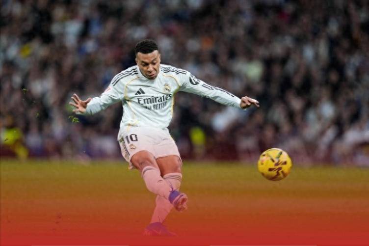 แท็กติกของอลอนโซ่สับสนอลหม่าน ขณะที่แอสซิสต์และจุดโทษของโรดรีโก้ช่วยกู้สถานการณ์; เรอัล มาดริดเฉือนชนะเซบีย่า 2-0 เบลลิงแฮม, กูร์กตัวส์, คูร์ตัวส์