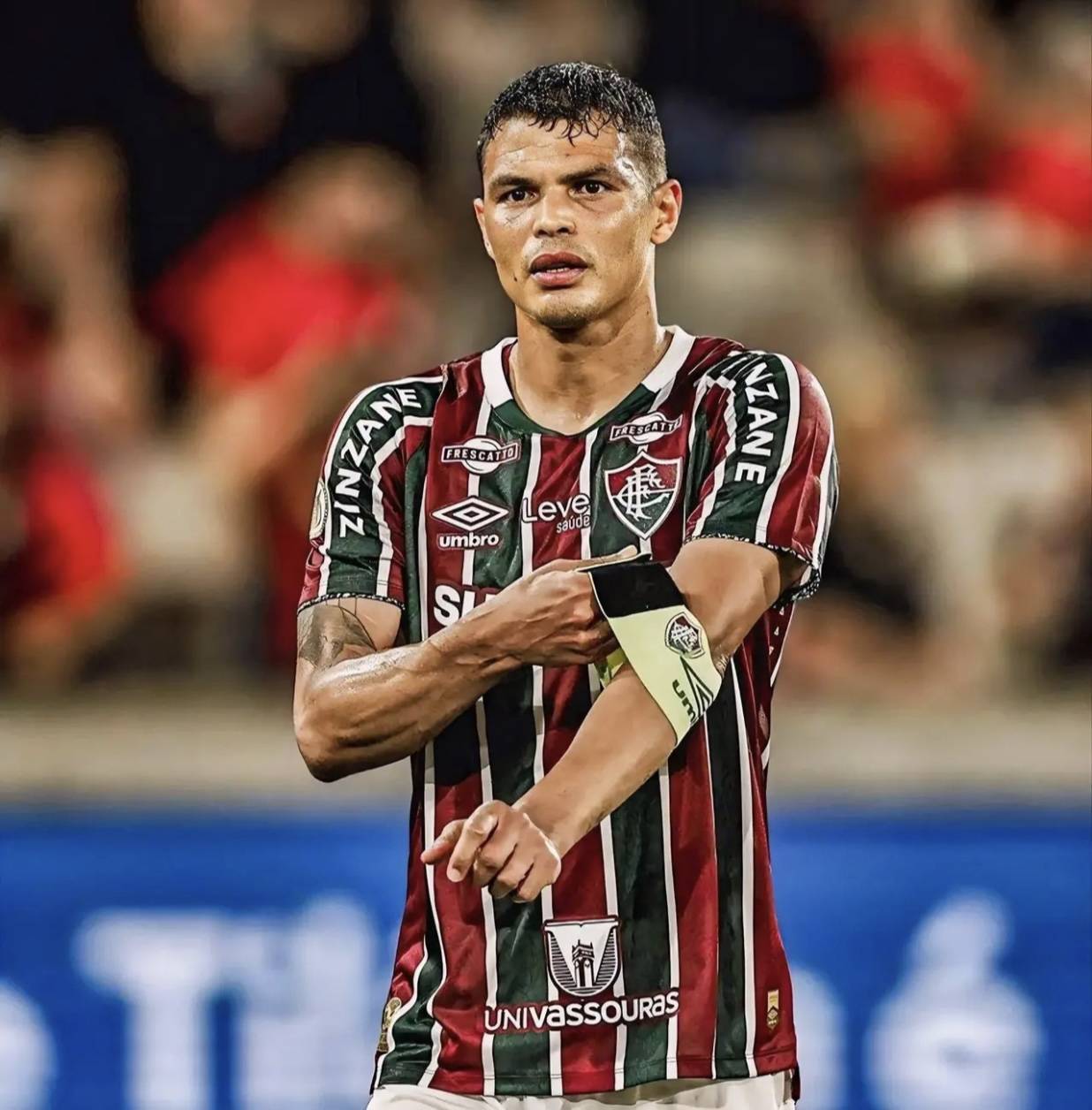 สื่ออิตาลีรายงาน: หลังจากการพิจารณาอย่างรอบคอบ คณะผู้บริหารของเอซี มิลานได้ปฏิเสธข้อเสนอของอัลเลกรีในการเซ็นสัญญากับติอาโก้ ซิลวาอีกครั้ง ผู้เล่น: ติอาโก้ ซิลวา อายุ: สูงวัย สโมสร: เอซี มิลาน