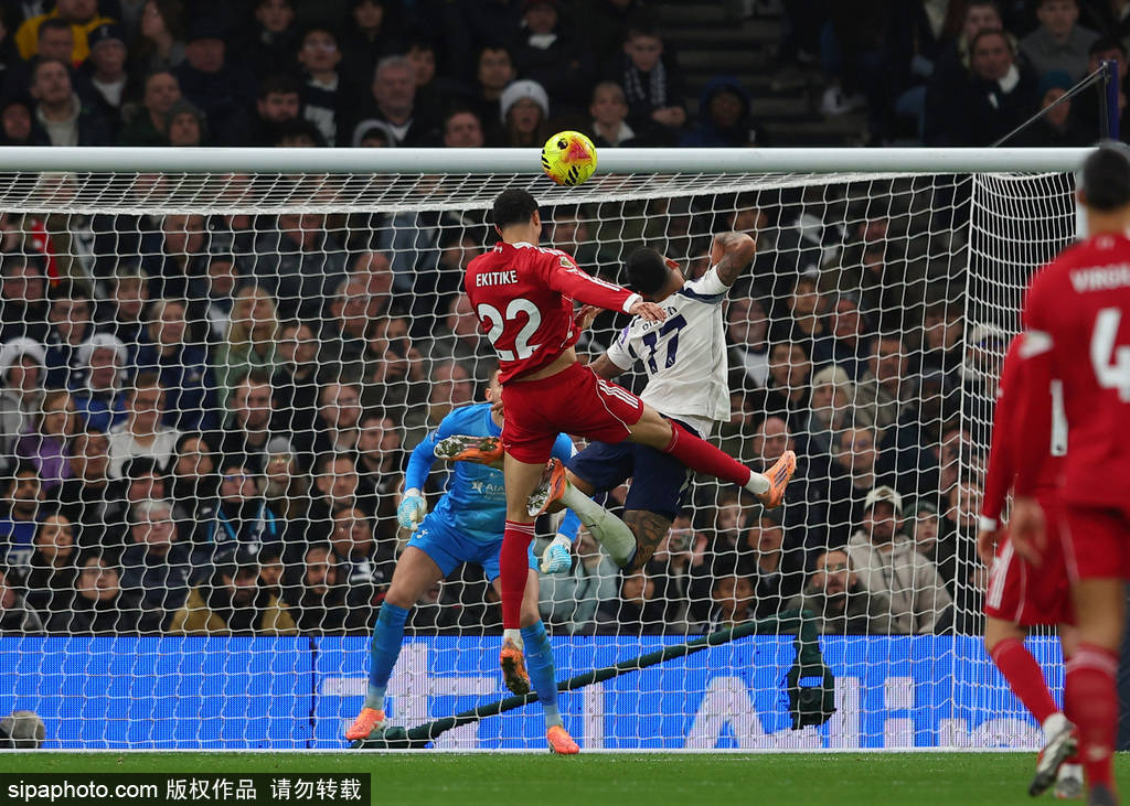 พรีเมียร์ลีก - วีร์ตซ์จ่ายบอลให้ไอแซคทำประตูก่อนบาดเจ็บออกจากสนาม; ลิเวอร์พูล 2-1 สเปอร์ส 9 คน การป้องกันเขตโทษ เชลซี