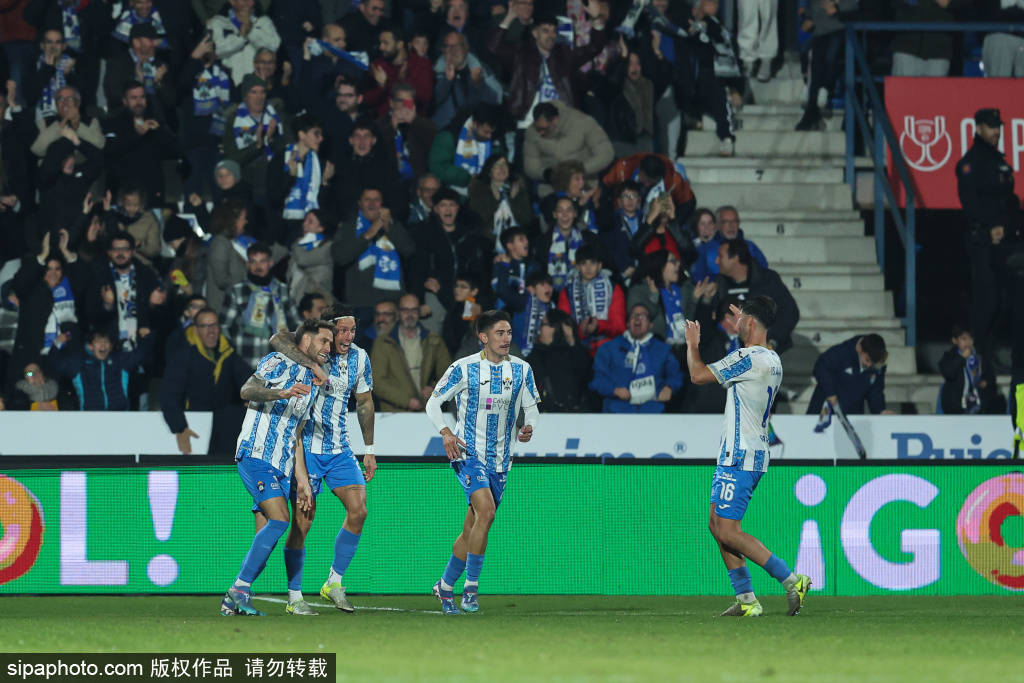 เรอัล มาดริด 2-0 เซบีย่า: คะแนนนักเตะ เบลลิงแฮมทำประตู, เอ็มบัปเป้ยิงจุดโทษ; กูร์ตัวส์เซฟสำคัญ กองกลาง: กามาวินก้า เรอัล มาดริด