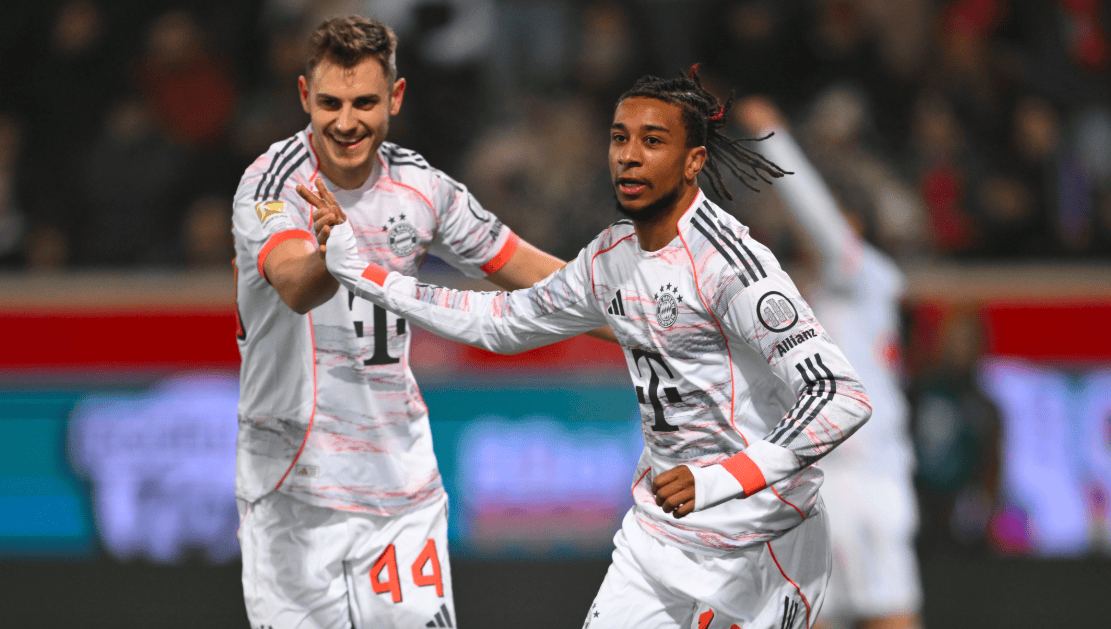 ค่ำคืนแห่งชัยชนะและความเศร้าสำหรับชนชั้นสูง: แอสตัน วิลล่า 2-1 แมนเชสเตอร์ ยูไนเต็ด – รักษาสถิติชนะ 10 นัดติดต่อกัน บาร์เซโลน่า 2-0 บียาร์เรอัล – ขยายสถิติชนะในลีกเป็น 8 นัด บาเยิร์น มิวนิค 4-0 บียาร์เรอัล – การปะทะในแชมเปี้ยนส์ลีก