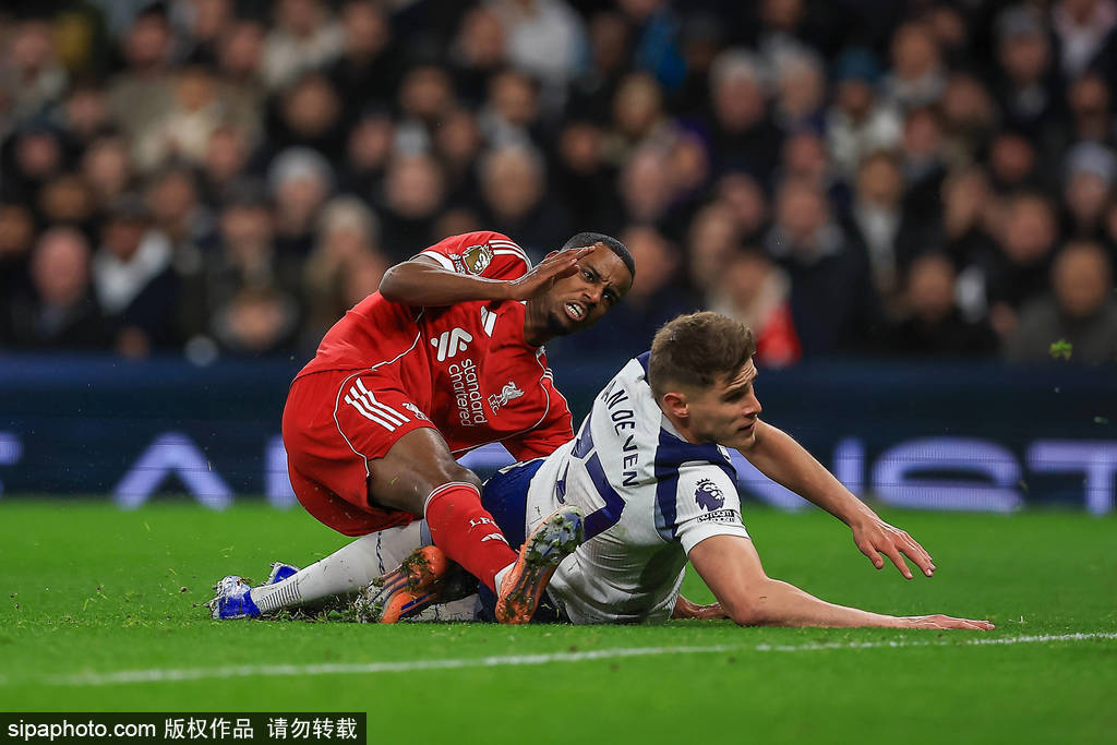 สื่อหลายแห่งของอังกฤษรายงานว่า อิซัค ได้รับบาดเจ็บกระดูกขาหัก และจะต้องพักรักษาตัวเป็นเวลาหลายเดือน ลิเวอร์พูลจำเป็นต้องเซ็นสัญญาผู้เล่นเสริมทัพในช่วงตลาดซื้อขายนักเตะฤดูหนาว กระบวนการ: ซาลาห์ในพรีเมียร์ลีก