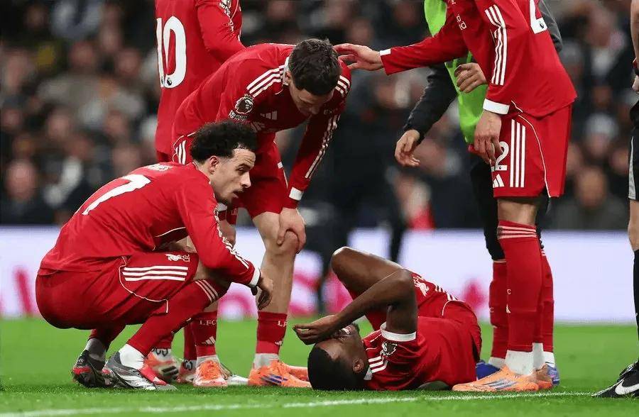 ถอนหายใจหนัก! ดาวเตะมูลค่า 145 ล้านปอนด์ต้องสงสัยว่ากระดูกขาหัก: อาจต้องพักนานหลายเดือน ลิเวอร์พูลต้องเซ็นสัญญากับกองหน้าอีกคน ไอแซค. แมตช์. ฟาน เดอ เวน.