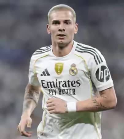 อลอนโซถูกไล่ออก! ชนะศูนย์ แพ้สาม ความผิดพลาดใหญ่หลวงหนึ่ง ความพ่ายแพ้ที่น่าอับอายหนึ่ง – ไม่สามารถเอาชนะทีมระดับสามได้หรือ? แฟนบอล | สโมสรชั้นนำ | ผู้จัดการทีม