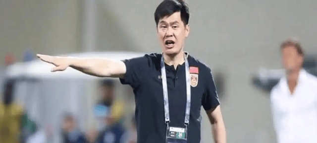 การจากไปของหลี่ เสี่ยวเผิง ถือเป็นการอำลาที่เหมาะสมในช่วงที่เขากำลังอยู่ในจุดสูงสุดของอาชีพ ขณะที่ผู้สืบทอดตำแหน่งของเขาเคยนำทีมเมอิโจว ฮากกา ตกชั้นมาก่อน วัวทะเลต้องใช้มาตรการที่สิ้นหวังท่ามกลางวิกฤต มิลาน ริสติช ฤดูกาล ไชนีส ซูเปอร์ลีก