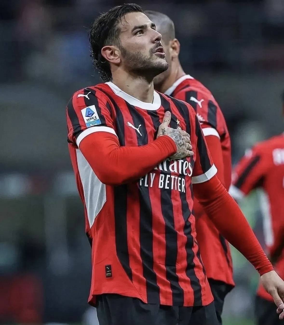 คำขาดของเตโอและความเฉยชาของมิลาน: ความลำบากใจของรอสโซเนรี ความเสียใจของแฟนบอล _การบริหาร_ _แชมเปียนส์ลีก_ _เซเรีย อา_