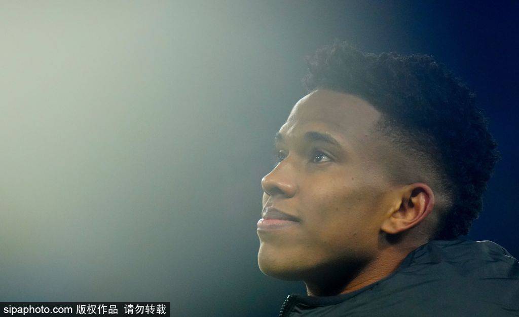 เชลซีคว้าตัวดาวรุ่งชาวกรีกวัย 18 ปี คาเรตซาส, บาเยิร์นและปารีสเข้าร่วมการแข่งขัน!_ผู้เล่น_ทีม_อาร์เซนอล