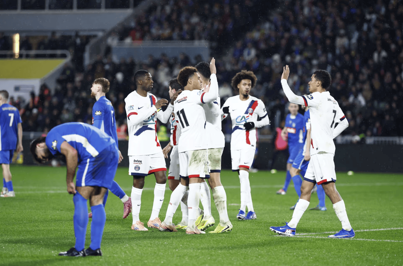เฟรนช์คัพ - รามอสยิงสองประตู เดมเบเล่ทำหนึ่งประตูและหนึ่งแอสซิสต์ ดูเออร์ทำประตูพาปารีส แซงต์-แชร์กแมงผ่านเข้ารอบ 32 ทีมสุดท้ายด้วยสกอร์ 4-0 แซงต์-แชร์กแมง เขตโทษของเรโน
