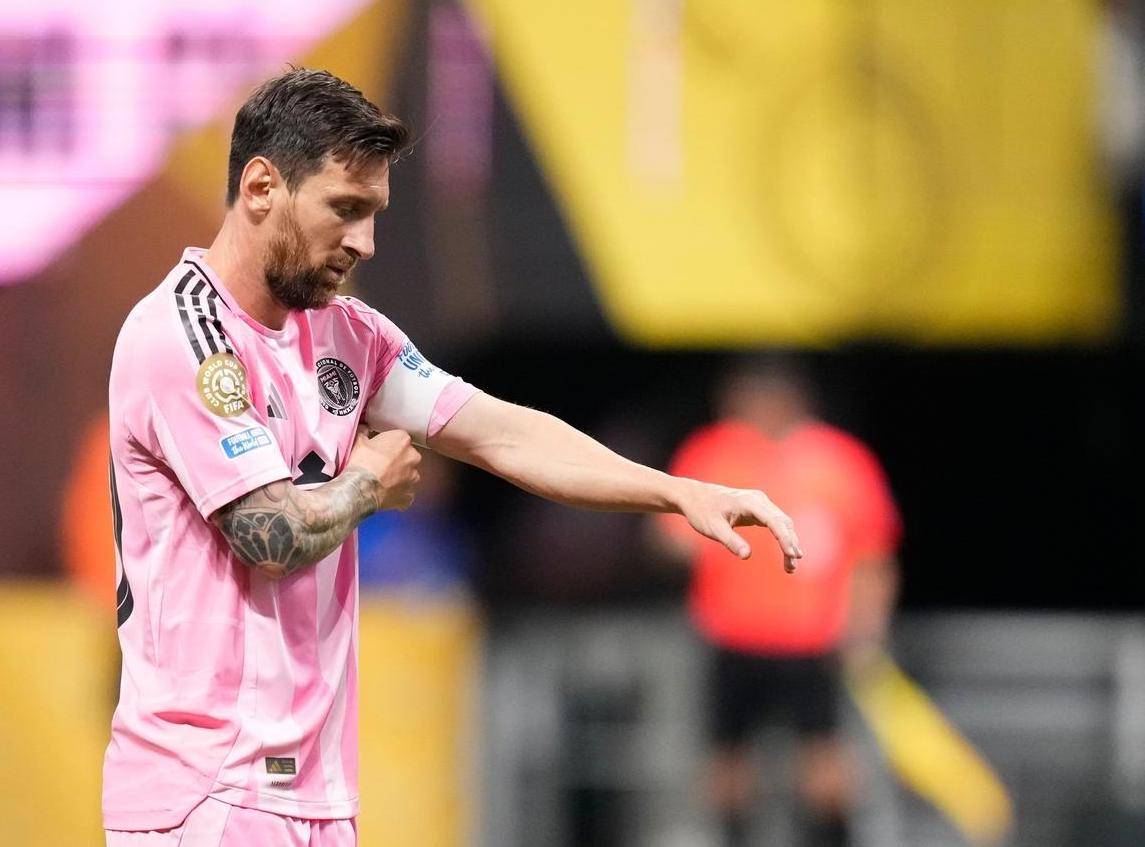 คู่แข่ง: ผมไม่เคยฝันว่าจะได้เผชิญหน้ากับเมสซี่! ผมจะจดจำการจับมือกับเขาตลอดไป! _Wander_ โอกาส นักเตะยอดเยี่ยม