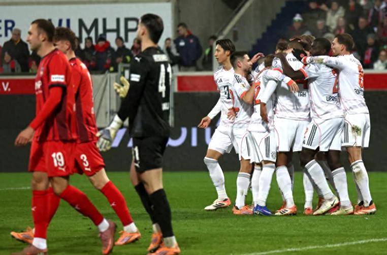 บาเยิร์นครองแชมป์คริสต์มาส! ทีมแรกที่นำบุนเดสลีกาตลอดทั้งฤดูกาล ไม่แพ้ในนัดสุดท้ายเป็นเวลา 41 ปี และสร้างสถิติใหม่ 6 รายการ_ไฮเดนไฮม์_อันดับสูงสุด