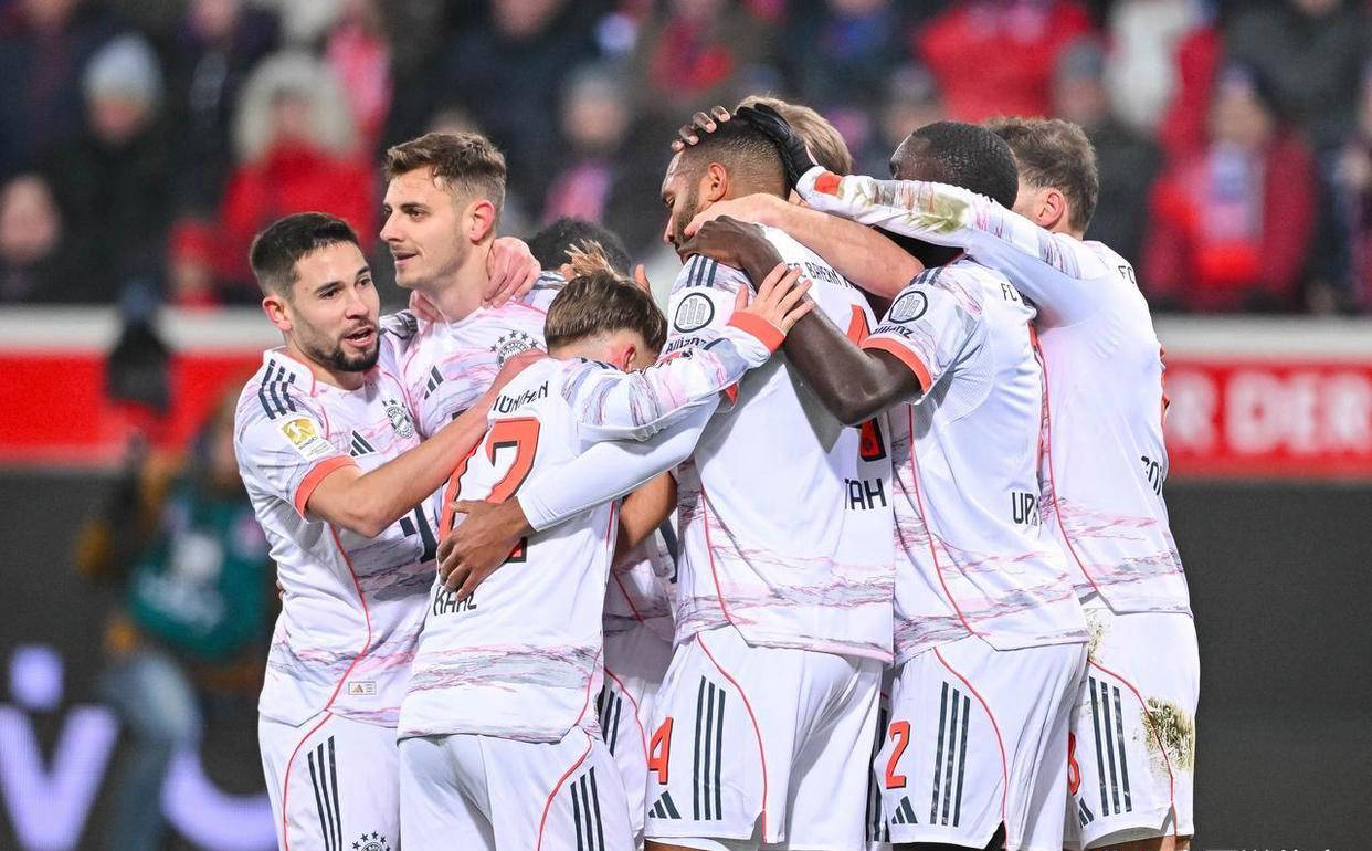 รายงานการแข่งขันบุนเดสลีกา: เคนสร้างสถิติประวัติศาสตร์ ขณะที่บาเยิร์นคว้าแชมป์ครึ่งฤดูกาลด้วยชัยชนะเหนือชั้น นำดอร์ทมุนด์ 9 คะแนน การแข่งขัน: แมนเชสเตอร์ ซิตี้ พบ โบรุสเซีย ดอร์ทมุนด์