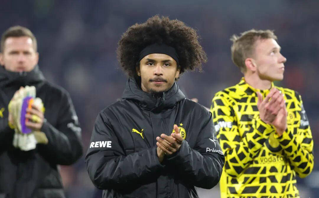 ลิเวอร์พูลระบุเป้าหมายทดแทนอย่างรวดเร็วหลังจากพลาดเซเมโด มุ่งเป้าปีกดอร์ทมุนด์ อาเดเยมี ด้วยค่าตัว 60 ล้านยูโร อาร์เซนอล แมนเชสเตอร์ ยูไนเต็ด แมนเชสเตอร์ ซิตี้