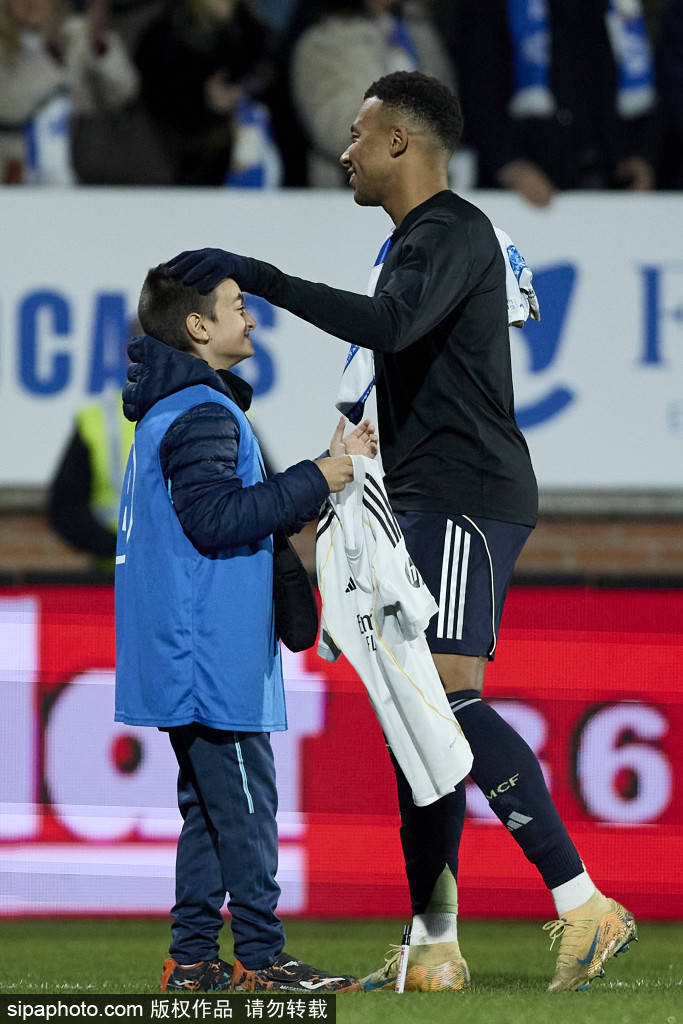 ลาลีกา นัดที่ 20 การเผชิญหน้า: เรอัล มาดริด เปิดบ้านรับการมาเยือนของเลบันเต้, บาร์เซโลนา พบกับ เรอัล โซเซียดาด _การแข่งขัน_แฟนบอล_นักเตะ