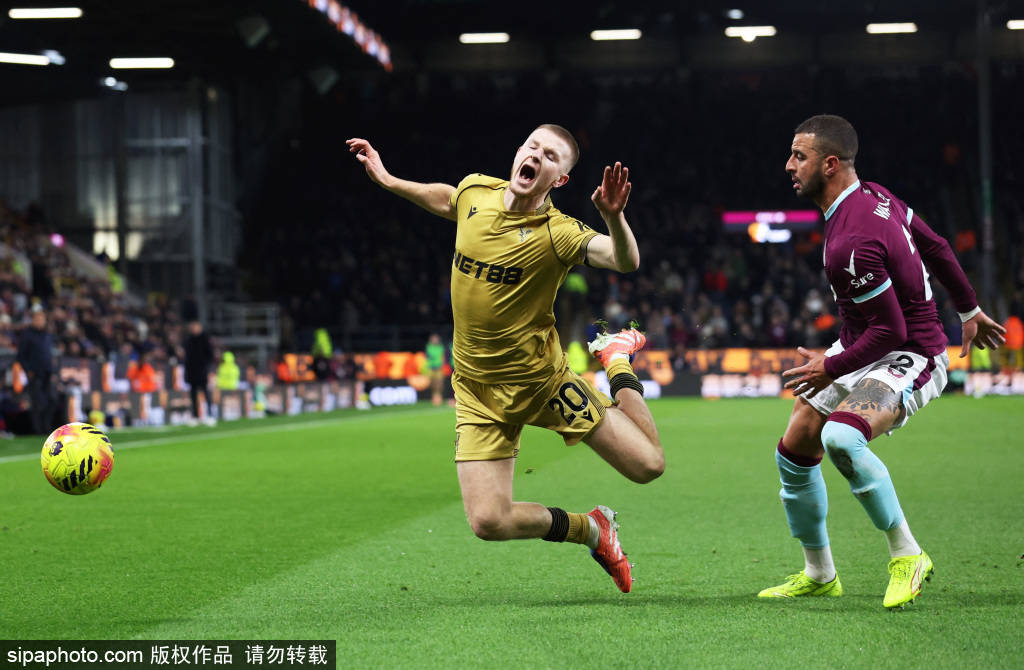 ล้ำหน้าสองครั้ง: ประตูของริชาร์ลิซอนถูกตัดสินว่าล้ำหน้า เป็นประตูที่สองของเขาที่ล้ำหน้าในนัดนี้ การแข่งขัน: แฟนบอลท็อตแน่ม ฮ็อตสเปอร์