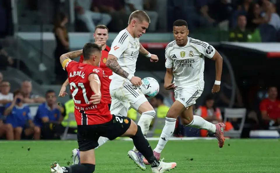 เรอัล มาดริด ยืนหยัดปกป้อง 'ทายาทเมสซี่' ที่นาโปลีต้องการตัว – แต่เขาคุ้มค่าหรือไม่? _Stan_Alonso_Tono