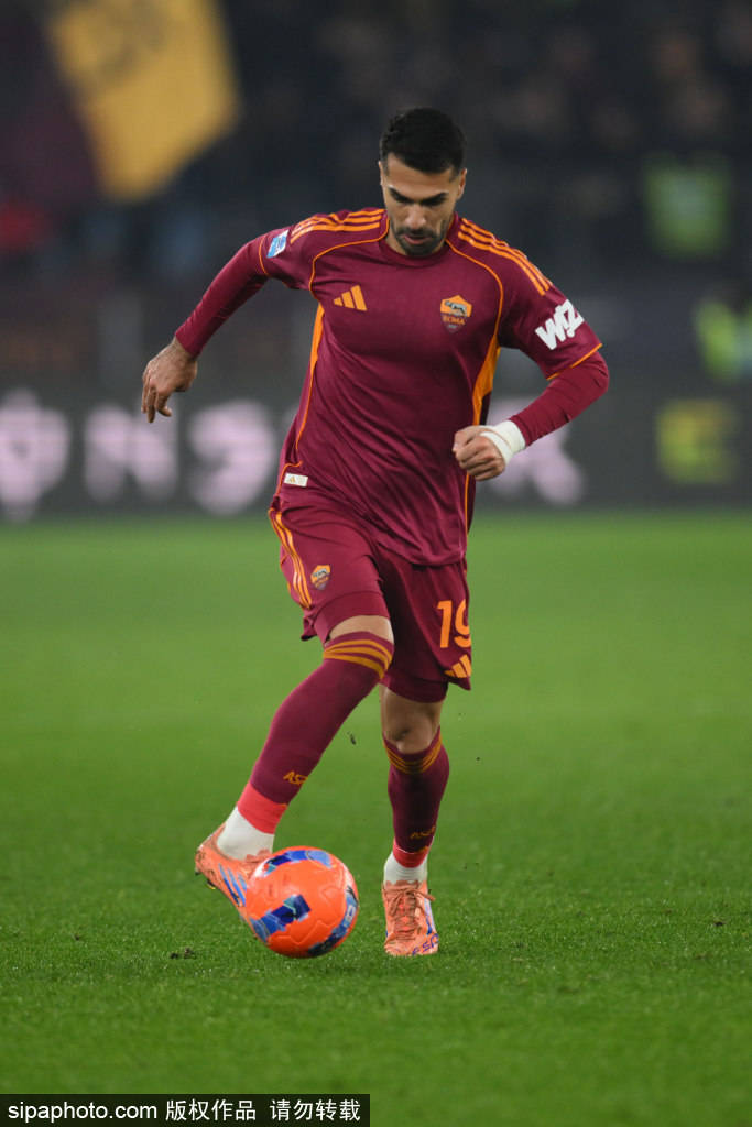 เรื่องราวการต่อสัญญาของซาลาห์: การเคลื่อนไหวเชิงกลยุทธ์ของโรม่าและเจนัวและอนาคตที่รออยู่ แฟนบอล | นักเตะ | กลยุทธ์