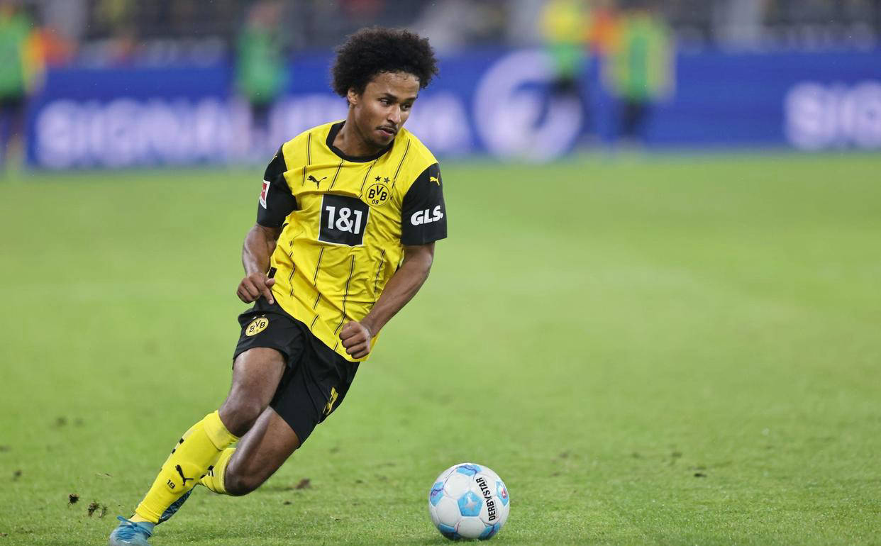 ท็อตแน่ม ฮ็อตสเปอร์ ทำการเคลื่อนไหวที่น่าทึ่ง! การไล่ล่ากองหน้าดาวรุ่งของดอร์ทมุนด์ด้วยมูลค่า 75 ล้านปอนด์ ซึ่งมีสไตล์การเล่นที่คล้ายคลึงกับโมฮาเหม็ด ซาลาห์อย่างน่าทึ่ง อาเดเยมี แอตเลติโก มาดริด อาร์เซนอล