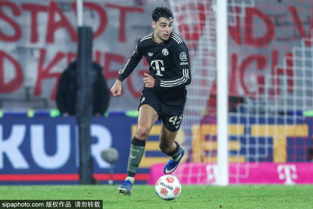 บาเยิร์น มิวนิก แชมป์บุนเดสลีกา ได้การันตีการผ่านเข้ารอบในยูฟ่า แชมเปียนส์ลีกแล้ว โดยเหลือการแข่งขันอีกหนึ่งนัด ความลับเบื้องหลังการผ่านเข้ารอบอย่างรวดเร็วในฐานะทีมที่สองที่ผ่านเข้ารอบ